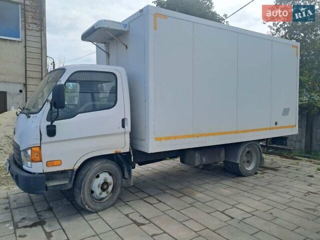 Белый Хендай НД 65, объемом двигателя 3.3 л и пробегом 350 тыс. км за 7700 $, фото 1 на Automoto.ua