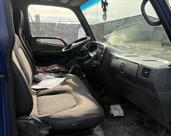 Синий Хендай НД 65, объемом двигателя 3.3 л и пробегом 600 тыс. км за 12000 $, фото 2 на Automoto.ua