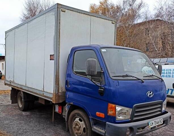Синий Хендай НД 65, объемом двигателя 3.3 л и пробегом 300 тыс. км за 5300 $, фото 3 на Automoto.ua