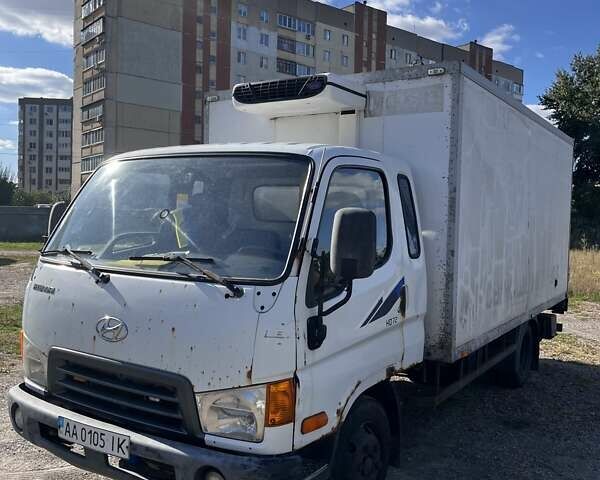 Белый Хендай НД 72, объемом двигателя 3.57 л и пробегом 457 тыс. км за 7900 $, фото 2 на Automoto.ua
