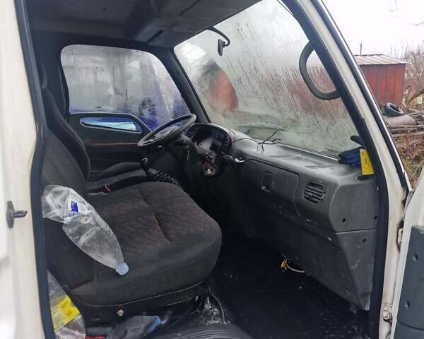 Белый Хендай НД 72, объемом двигателя 3.3 л и пробегом 465 тыс. км за 7000 $, фото 3 на Automoto.ua