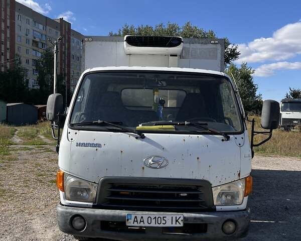 Белый Хендай НД 72, объемом двигателя 3.57 л и пробегом 457 тыс. км за 7900 $, фото 1 на Automoto.ua