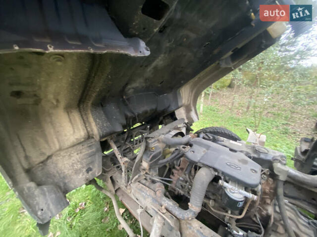 Белый Хендай НД 72, объемом двигателя 3.91 л и пробегом 370 тыс. км за 8500 $, фото 6 на Automoto.ua