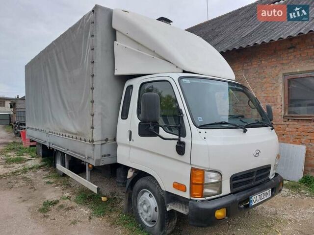 Белый Хендай НД 72, объемом двигателя 3.91 л и пробегом 570 тыс. км за 8400 $, фото 11 на Automoto.ua