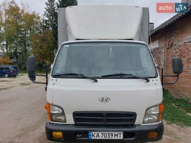 Белый Хендай НД 72, объемом двигателя 3.91 л и пробегом 570 тыс. км за 8400 $, фото 12 на Automoto.ua