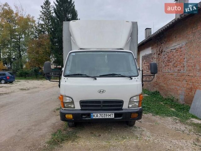 Белый Хендай НД 72, объемом двигателя 3.91 л и пробегом 570 тыс. км за 8400 $, фото 5 на Automoto.ua