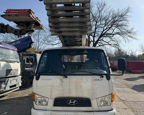 Белый Хендай НД 78, объемом двигателя 4 л и пробегом 200 тыс. км за 25000 $, фото 5 на Automoto.ua