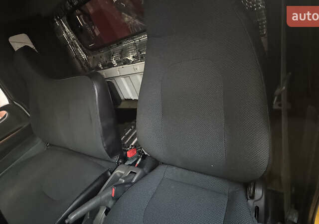 Жовтий Хендай НД 78, об'ємом двигуна 3.91 л та пробігом 238 тис. км за 22500 $, фото 4 на Automoto.ua