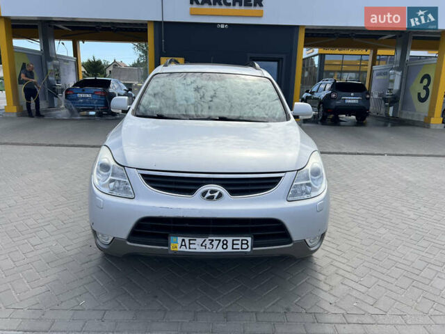 Серый Хендай ЛХ55, объемом двигателя 3.78 л и пробегом 170 тыс. км за 8800 $, фото 2 на Automoto.ua