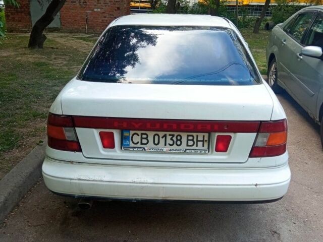 Белый Хендай Лантра, объемом двигателя 1.5 л и пробегом 240 тыс. км за 650 $, фото 1 на Automoto.ua