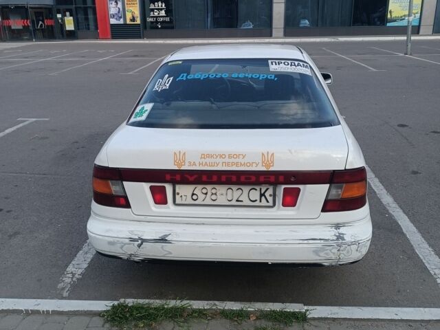 Белый Хендай Лантра, объемом двигателя 1.5 л и пробегом 200 тыс. км за 783 $, фото 3 на Automoto.ua