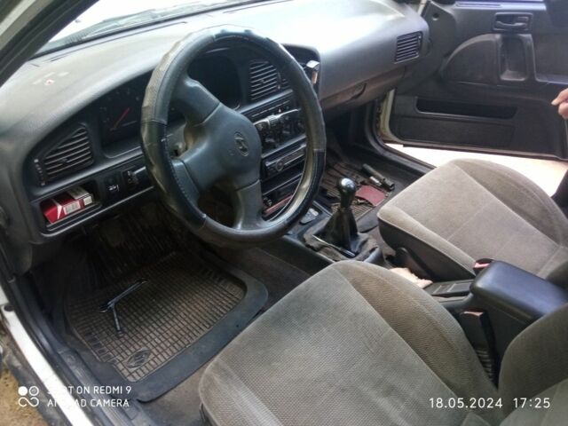 Белый Хендай Лантра, объемом двигателя 1.5 л и пробегом 240 тыс. км за 650 $, фото 4 на Automoto.ua