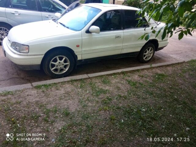 Белый Хендай Лантра, объемом двигателя 1.5 л и пробегом 240 тыс. км за 650 $, фото 2 на Automoto.ua