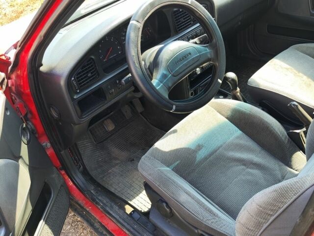 Черный Хендай Лантра, объемом двигателя 0 л и пробегом 250 тыс. км за 1220 $, фото 3 на Automoto.ua