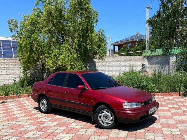 Красный Хендай Лантра, объемом двигателя 1.6 л и пробегом 260 тыс. км за 1000 $, фото 1 на Automoto.ua