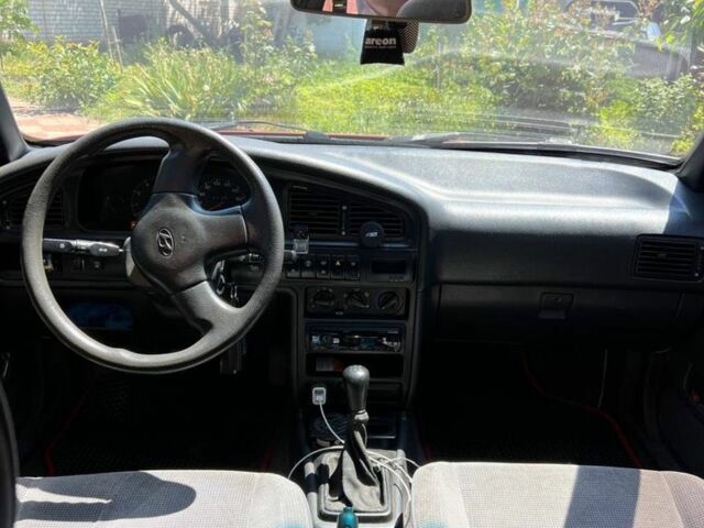 Красный Хендай Лантра, объемом двигателя 1.6 л и пробегом 260 тыс. км за 1000 $, фото 6 на Automoto.ua