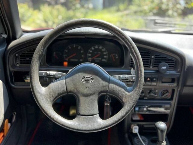 Красный Хендай Лантра, объемом двигателя 1.6 л и пробегом 260 тыс. км за 1000 $, фото 5 на Automoto.ua