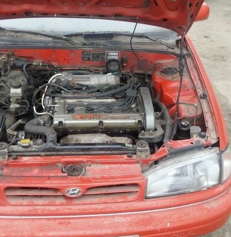 Червоний Хендай Лантра, об'ємом двигуна 1 л та пробігом 198 тис. км за 700 $, фото 7 на Automoto.ua