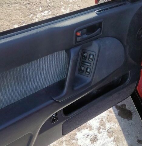 Червоний Хендай Лантра, об'ємом двигуна 1 л та пробігом 198 тис. км за 700 $, фото 21 на Automoto.ua