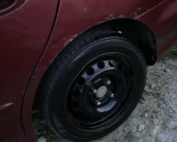 Червоний Хендай Лантра, об'ємом двигуна 1.6 л та пробігом 348 тис. км за 1500 $, фото 6 на Automoto.ua