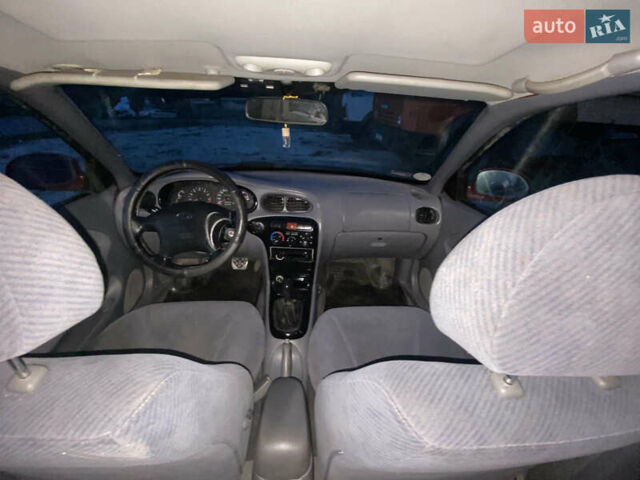Червоний Хендай Лантра, об'ємом двигуна 1.6 л та пробігом 348 тис. км за 1500 $, фото 15 на Automoto.ua