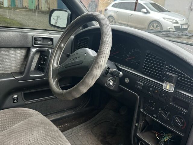 Серый Хендай Лантра, объемом двигателя 1.6 л и пробегом 280 тыс. км за 759 $, фото 4 на Automoto.ua