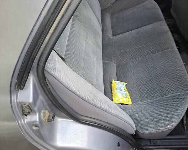 Серый Хендай Лантра, объемом двигателя 1.6 л и пробегом 178 тыс. км за 1250 $, фото 2 на Automoto.ua