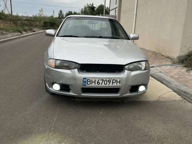 Серый Хендай Лантра, объемом двигателя 1.5 л и пробегом 300 тыс. км за 1400 $, фото 1 на Automoto.ua