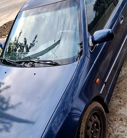 Синий Хендай Лантра, объемом двигателя 1.6 л и пробегом 232 тыс. км за 1200 $, фото 1 на Automoto.ua