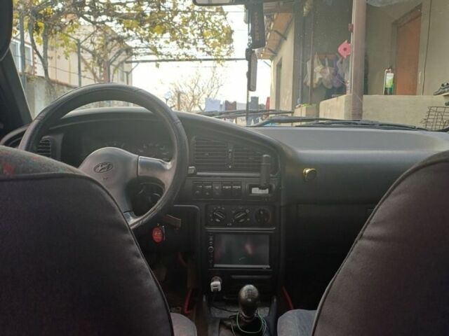 Синий Хендай Лантра, объемом двигателя 1.5 л и пробегом 3 тыс. км за 1900 $, фото 4 на Automoto.ua