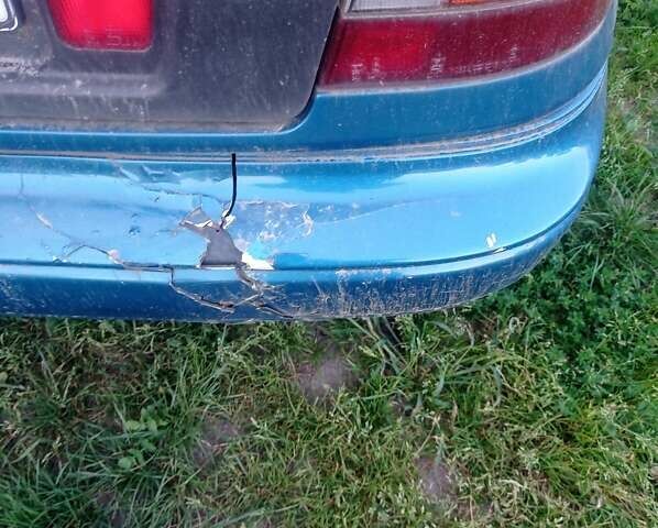 Зеленый Хендай Лантра, объемом двигателя 1.6 л и пробегом 200 тыс. км за 900 $, фото 6 на Automoto.ua