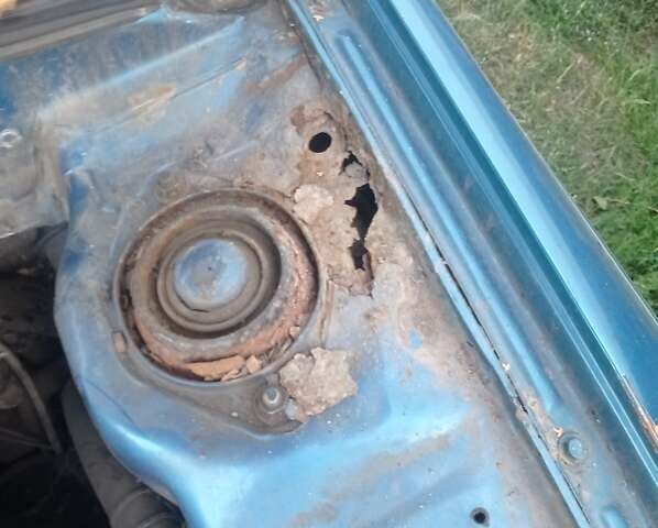 Зеленый Хендай Лантра, объемом двигателя 1.6 л и пробегом 200 тыс. км за 900 $, фото 2 на Automoto.ua