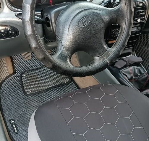 Зеленый Хендай Лантра, объемом двигателя 1.6 л и пробегом 240 тыс. км за 2500 $, фото 9 на Automoto.ua