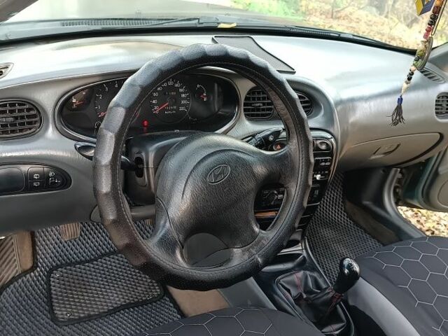 Зеленый Хендай Лантра, объемом двигателя 1.6 л и пробегом 240 тыс. км за 2500 $, фото 10 на Automoto.ua