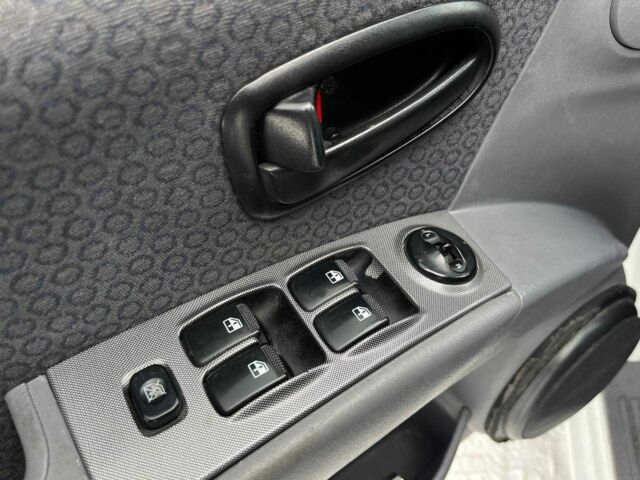 Белый Хендай Матрикс, объемом двигателя 1.8 л и пробегом 140 тыс. км за 4490 $, фото 14 на Automoto.ua