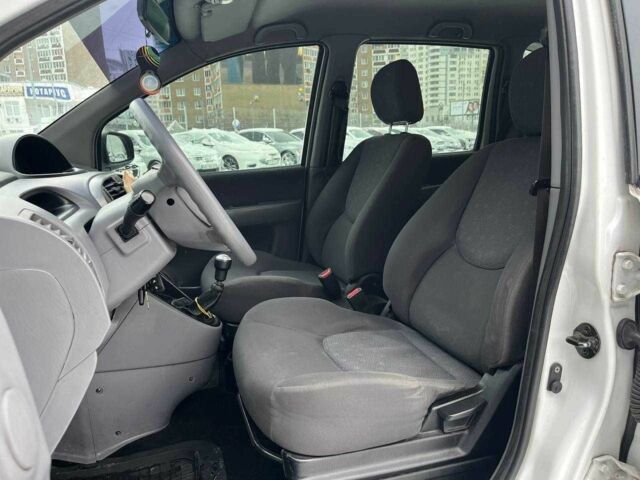 Белый Хендай Матрикс, объемом двигателя 1.8 л и пробегом 140 тыс. км за 4490 $, фото 8 на Automoto.ua