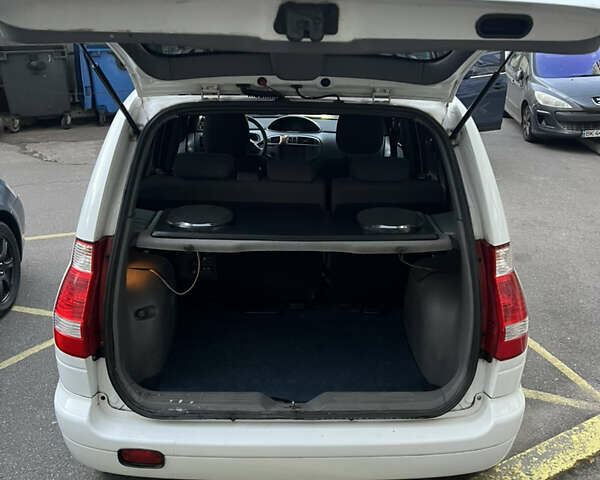 Белый Хендай Матрикс, объемом двигателя 1.8 л и пробегом 140 тыс. км за 4500 $, фото 10 на Automoto.ua