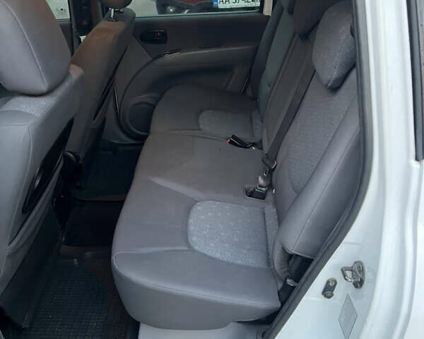 Белый Хендай Матрикс, объемом двигателя 1.8 л и пробегом 140 тыс. км за 4500 $, фото 6 на Automoto.ua