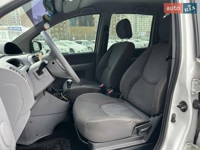 Белый Хендай Матрикс, объемом двигателя 1.8 л и пробегом 140 тыс. км за 4490 $, фото 8 на Automoto.ua