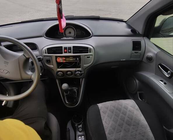 Білий Хендай Матрікс, об'ємом двигуна 1.6 л та пробігом 206 тис. км за 4200 $, фото 2 на Automoto.ua