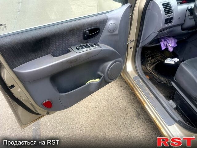 Бежевый Хендай Матрикс, объемом двигателя 1.8 л и пробегом 300 тыс. км за 1000 $, фото 8 на Automoto.ua