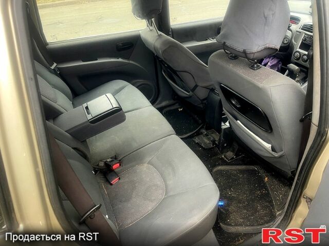 Бежевый Хендай Матрикс, объемом двигателя 1.8 л и пробегом 300 тыс. км за 1000 $, фото 6 на Automoto.ua