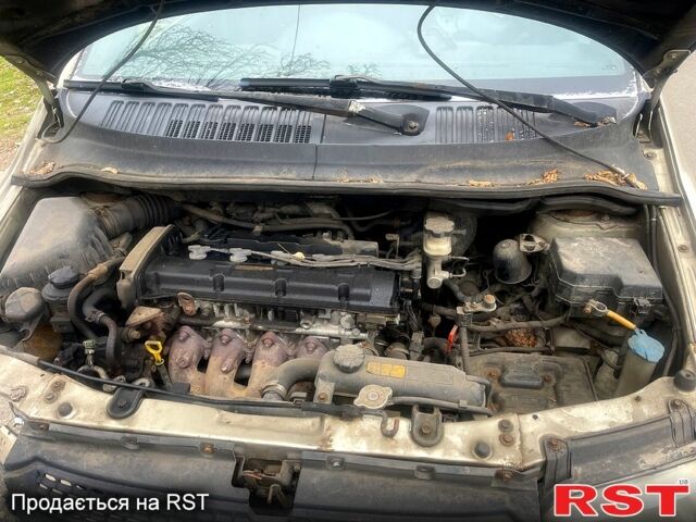 Бежевый Хендай Матрикс, объемом двигателя 1.8 л и пробегом 300 тыс. км за 1000 $, фото 7 на Automoto.ua