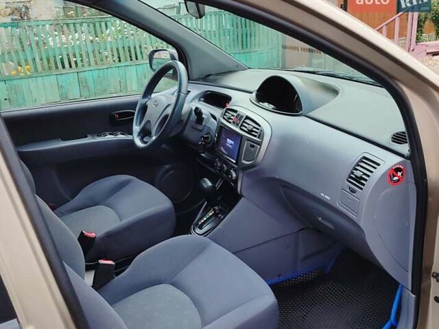 Бежевий Хендай Матрікс, об'ємом двигуна 1.8 л та пробігом 244 тис. км за 3800 $, фото 12 на Automoto.ua