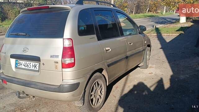 Бежевый Хендай Матрикс, объемом двигателя 1.49 л и пробегом 270 тыс. км за 2900 $, фото 2 на Automoto.ua