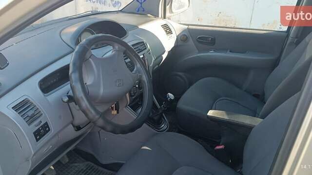 Бежевый Хендай Матрикс, объемом двигателя 1.49 л и пробегом 270 тыс. км за 2900 $, фото 7 на Automoto.ua