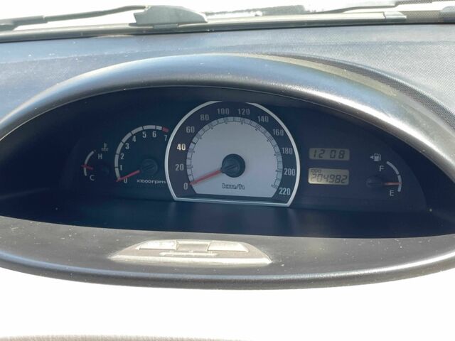 Бежевый Хендай Матрикс, объемом двигателя 1.6 л и пробегом 206 тыс. км за 3700 $, фото 4 на Automoto.ua