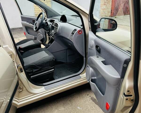 Бежевий Хендай Матрікс, об'ємом двигуна 1.6 л та пробігом 282 тис. км за 3900 $, фото 22 на Automoto.ua