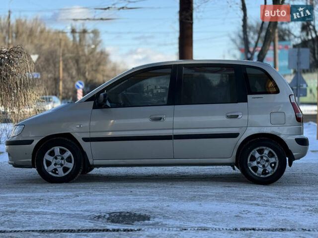 Бежевый Хендай Матрикс, объемом двигателя 1.6 л и пробегом 241 тыс. км за 2999 $, фото 1 на Automoto.ua