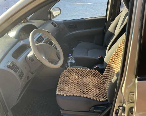 Бежевий Хендай Матрікс, об'ємом двигуна 1.6 л та пробігом 159 тис. км за 4150 $, фото 7 на Automoto.ua